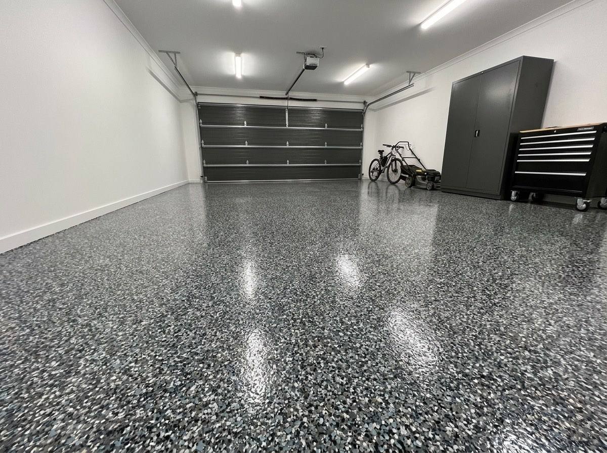 Charcoal flake garage floor